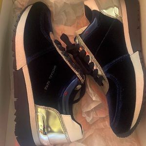 Allie Trainer - Navy blue , Sliver ,  Dark grey , Velvet ,  and White .